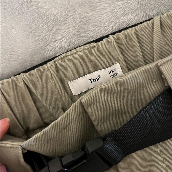 Aritzia TNA cargo pants - Picture 4 of 4